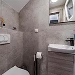 Сasa de vacaciones Cozy In Karbuni With Wifi