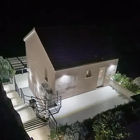 Cozy In Karbuni With Wifi *