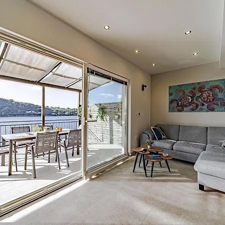 Nice Home In Karbuni With House Sea View Vakantiehuis *