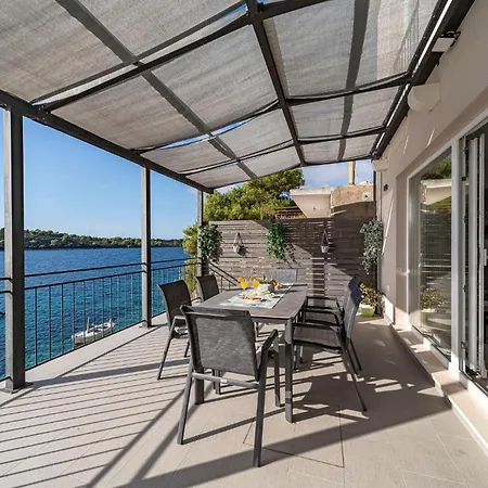 In Karbuni With Wifi بيت للعطل Brnistrova