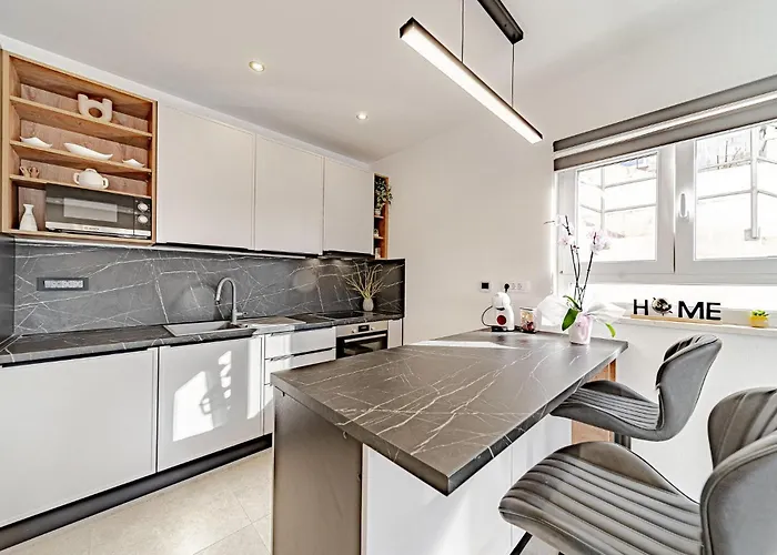 Holiday home In Karbuni With Wifi